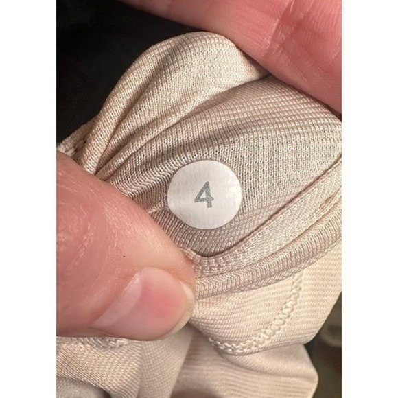 Lululemon Hotty Hot Short 2.5" – Pop Cut Boom Juice Multi Black Size 4 | Good - Picture 4 of 4